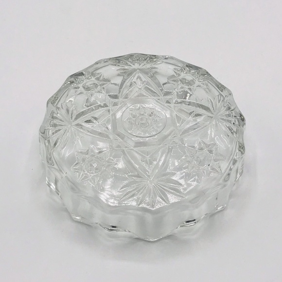 Vintage Anchor Hocking precut clear round puff box with lid. - Picture 3 of 11